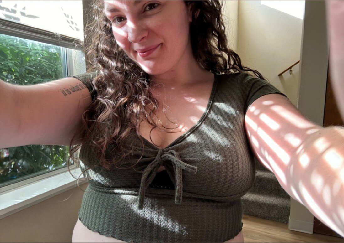 Fuzzylilpeach69 (@fuzzylilpeach69), OnlyFans creator