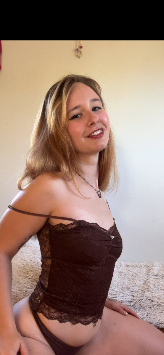 Garnetlady22 (@garnetlady22), OnlyFans creator