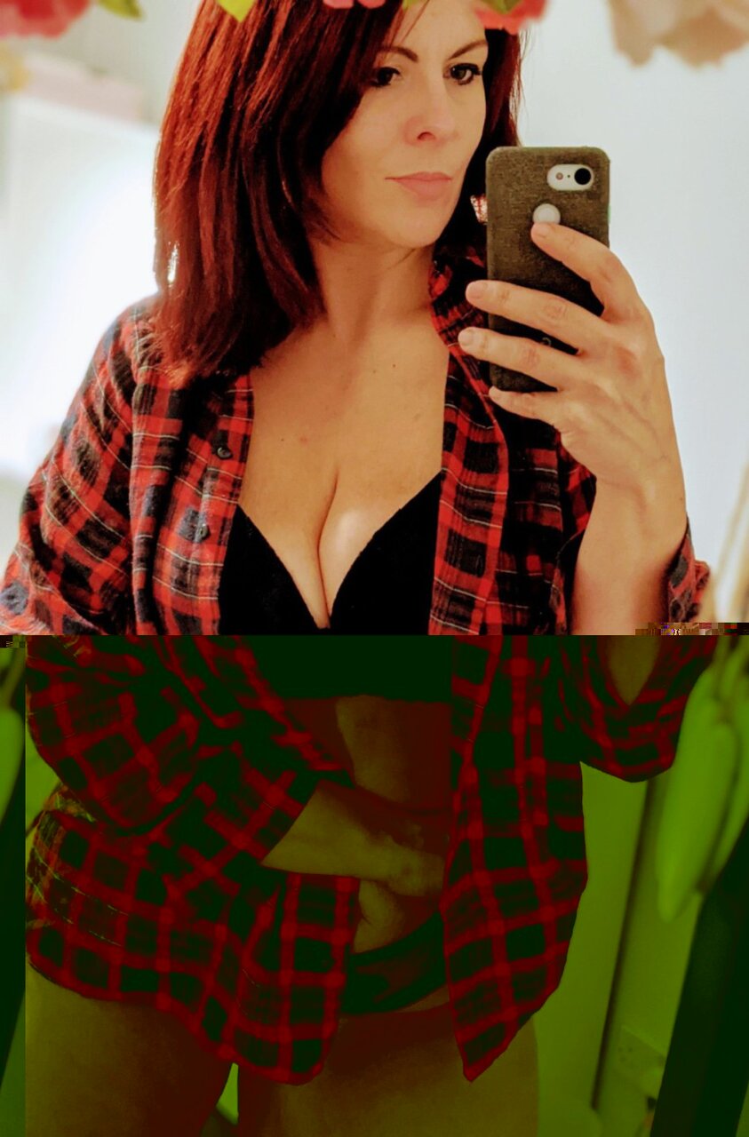 Gemmahousewife (@gemmahousewife), OnlyFans creator