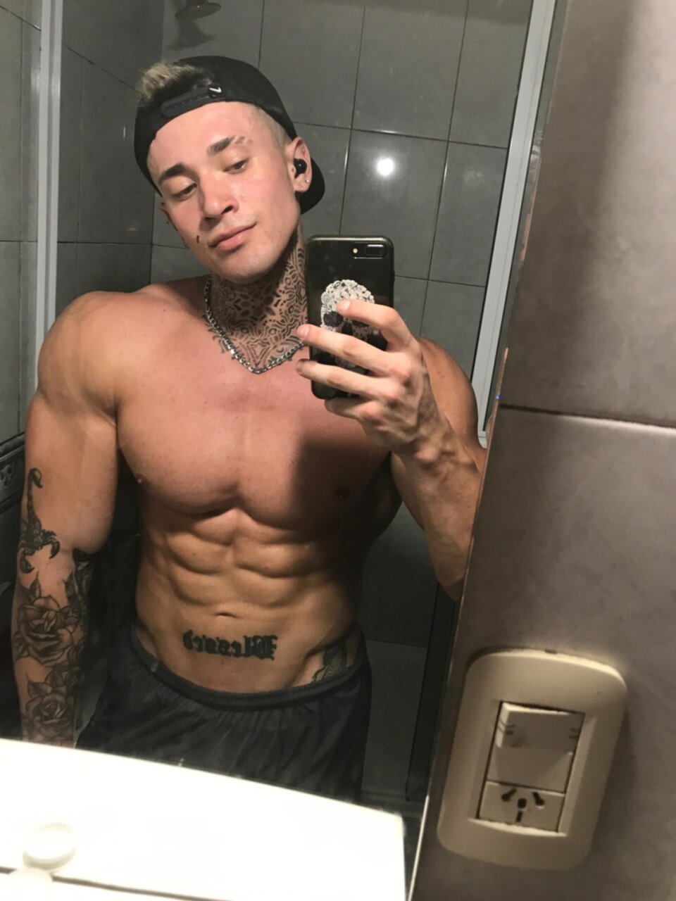 Gianlucaxxxfree (@gianlucaxxx_free), OnlyFans creator