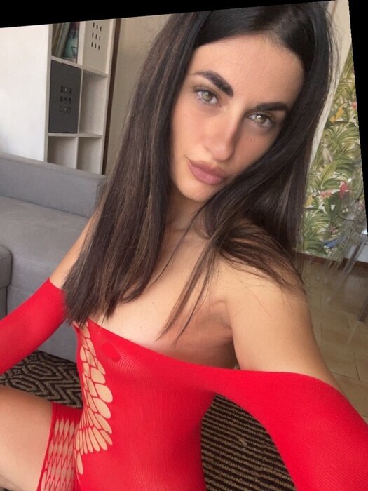 Girlevelyn (@girlevelyn), OnlyFans creator