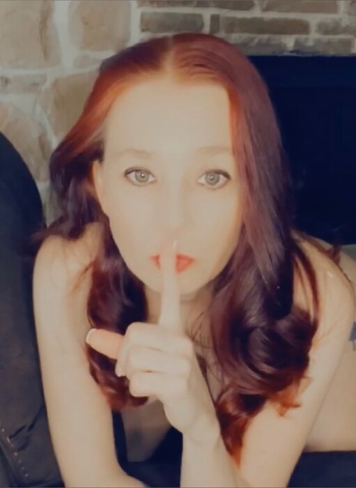 Girlonfire19 (@girlonfire.19), OnlyFans creator