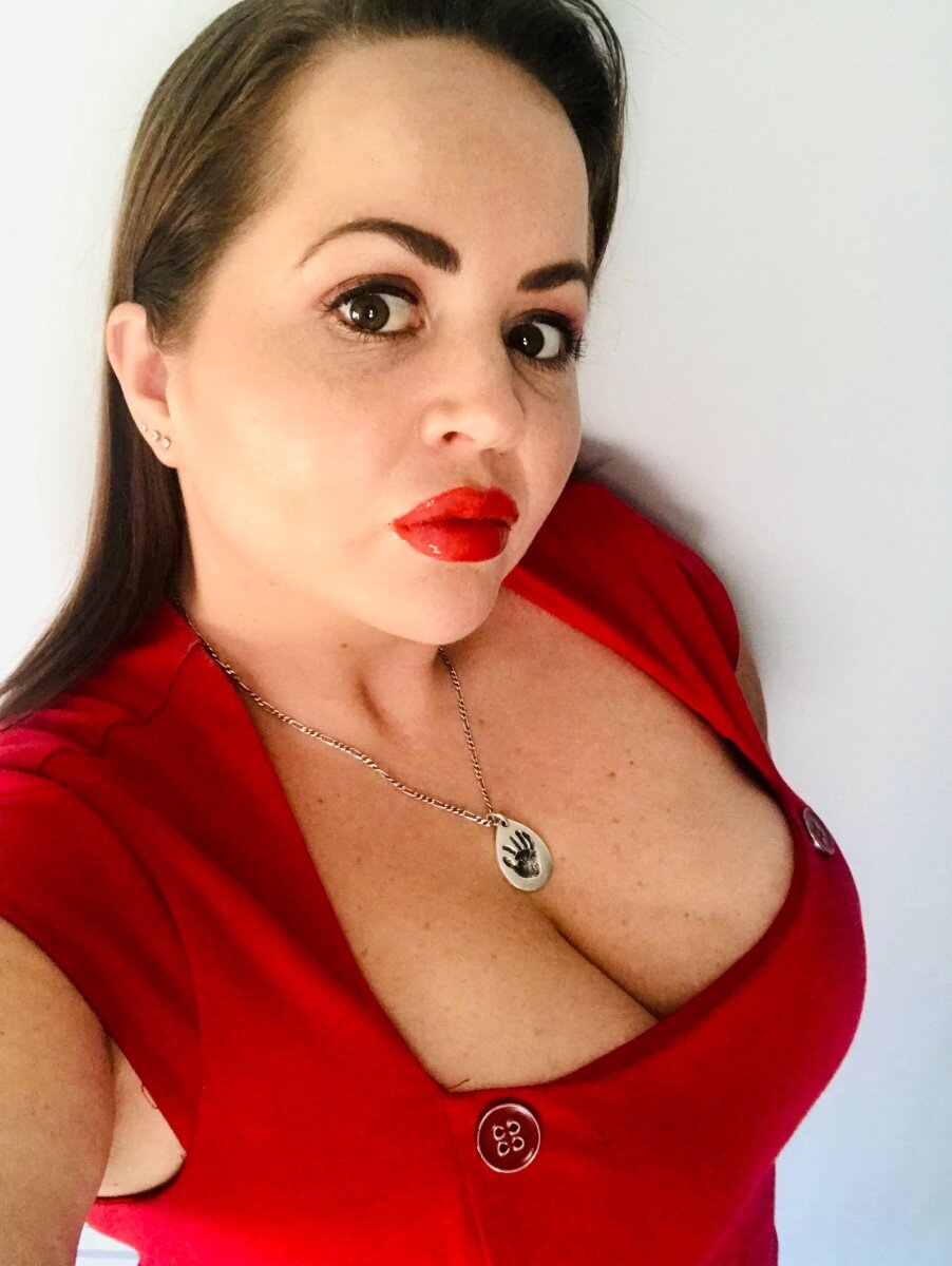 Girlredlips (@girlredlips), OnlyFans creator