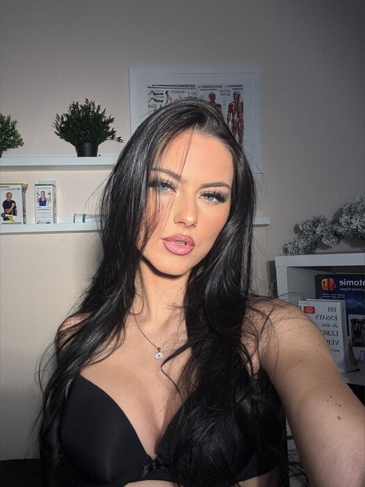 Giuliiaromano (@giuliiaromano), OnlyFans creator