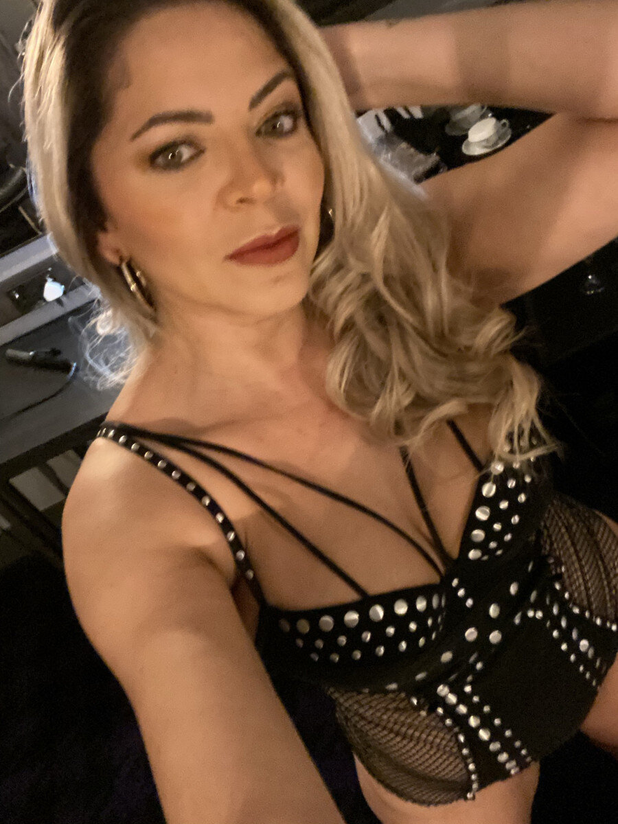 Glamourwife (@glamourwife), OnlyFans creator