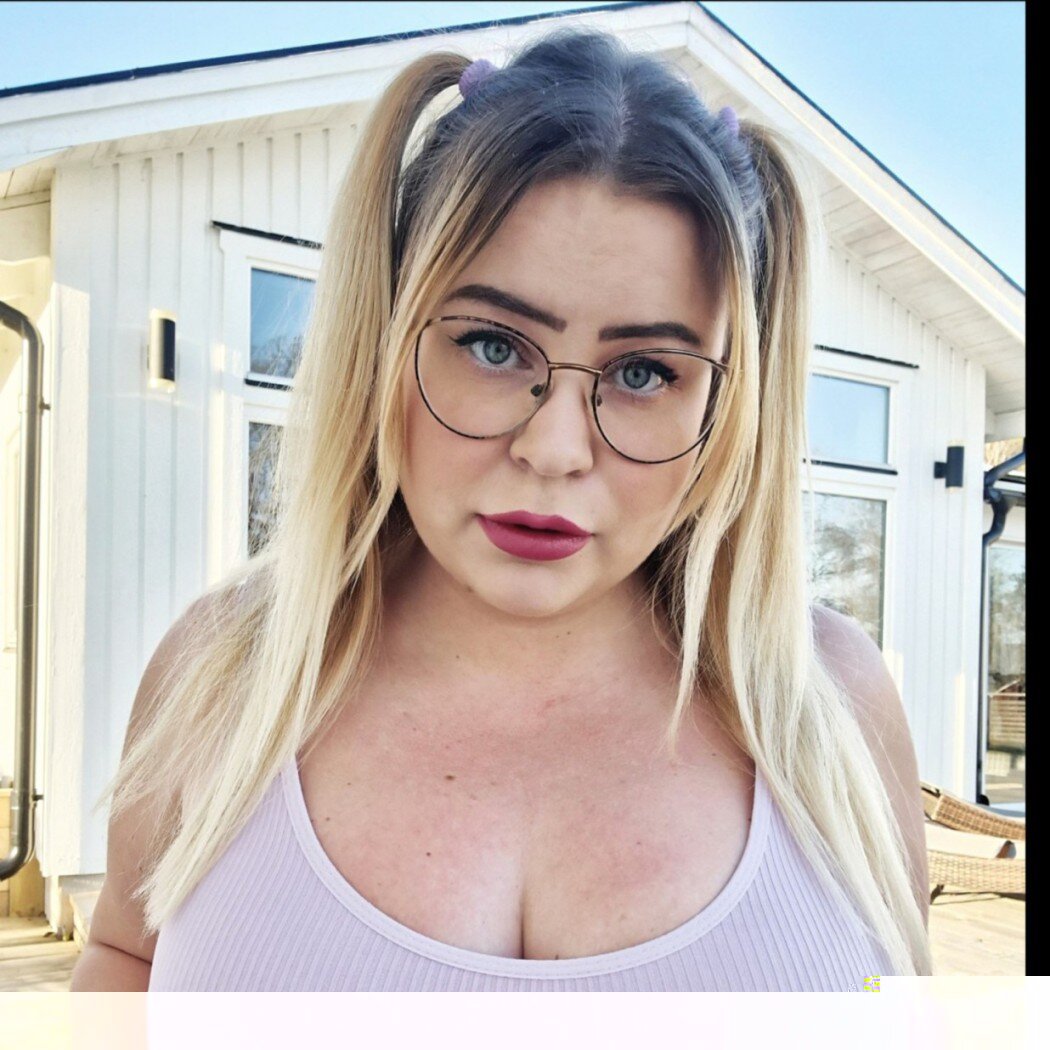 Glitterbabeprincess (@glitterbabeprincess), OnlyFans creator