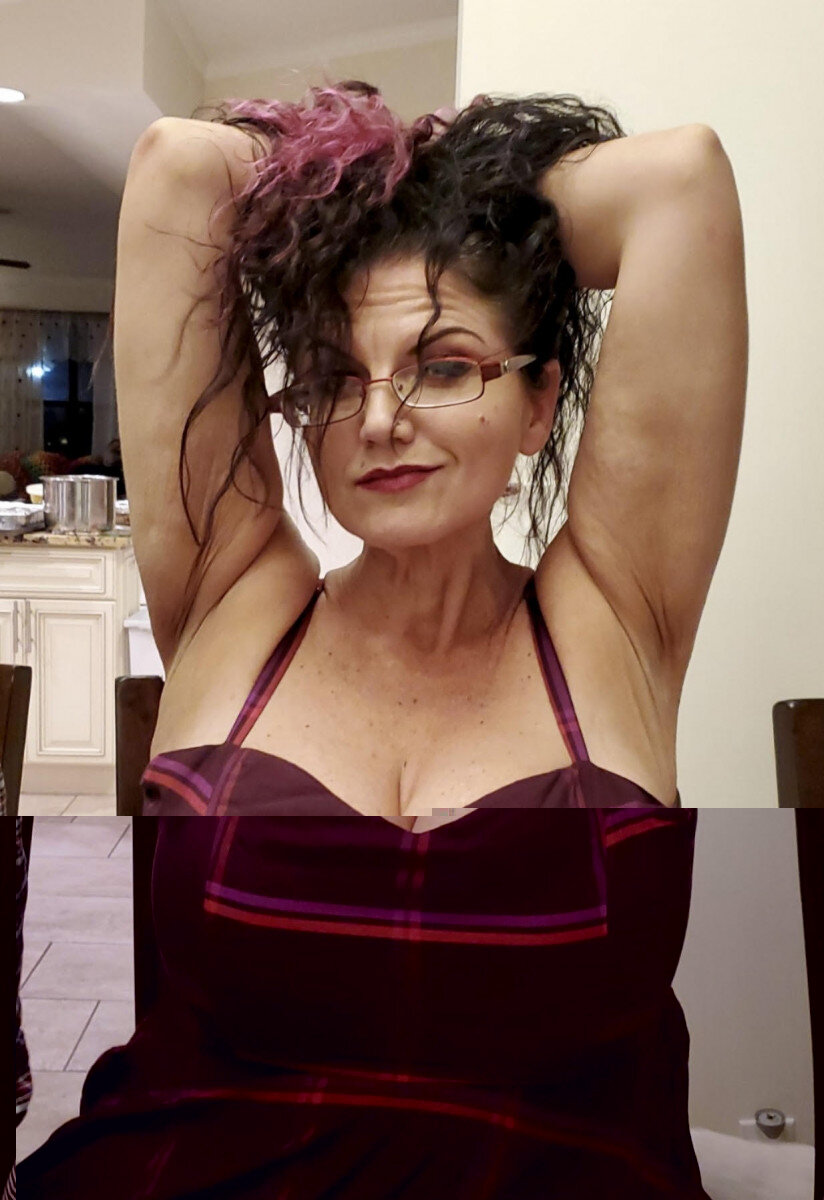 Glittervamp9 (@glittervamp9), OnlyFans creator