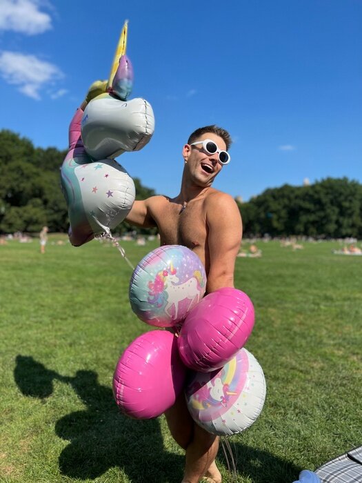 an (@glttrybttm), OnlyFans creator