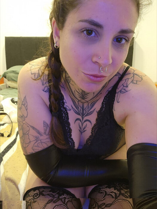 Ambar (@goddessambarxxx), OnlyFans creator