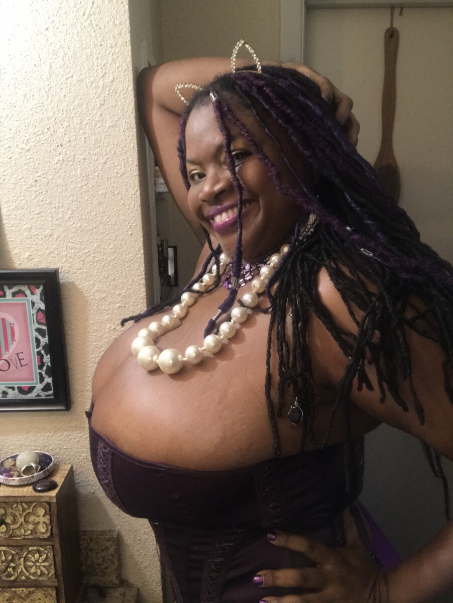 Goddessmona (@goddessmona), OnlyFans creator