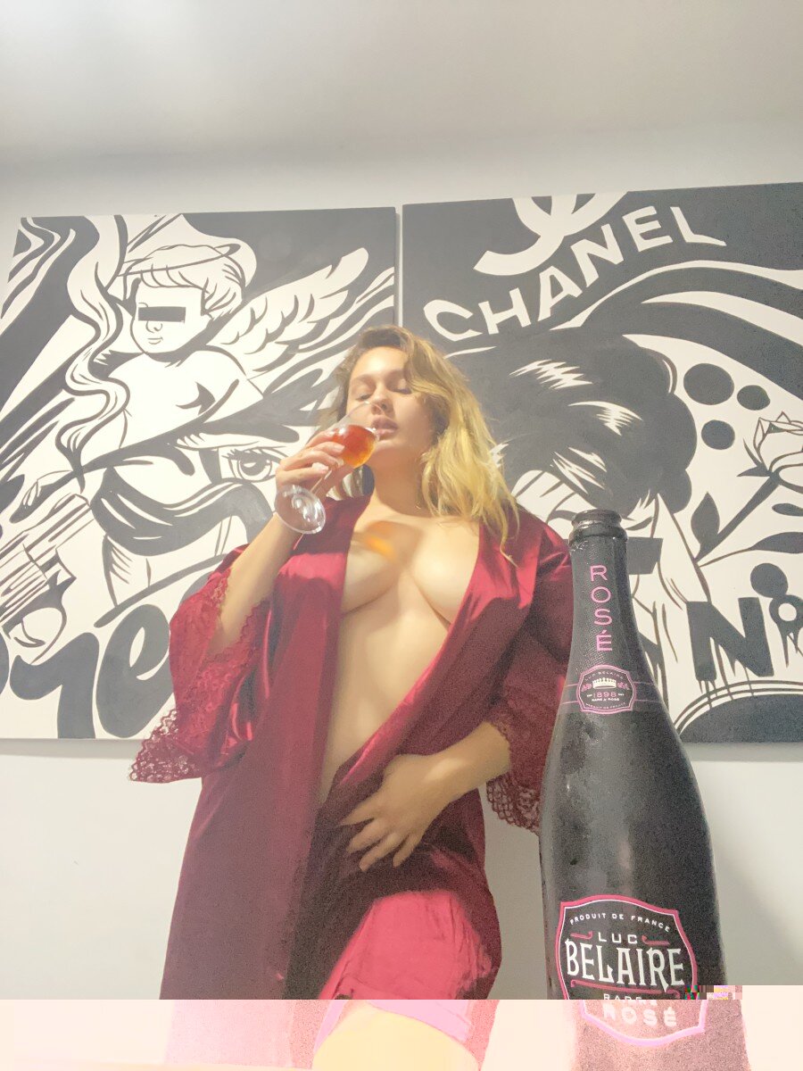 Goddesszeze (@goddesszeze), OnlyFans creator