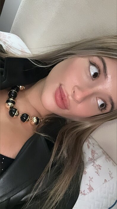 Goldenhoneygf (@goldenhoney.gf), OnlyFans creator