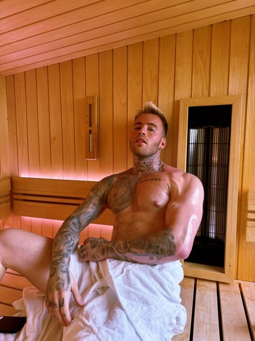 Goldeninked (@goldeninked), OnlyFans creator