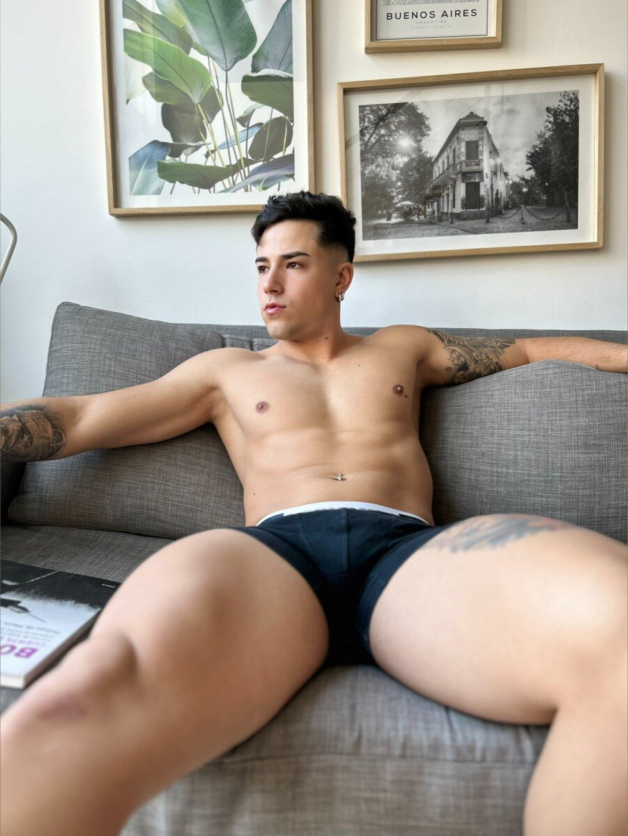 Manuel (@goldenmanu), OnlyFans creator