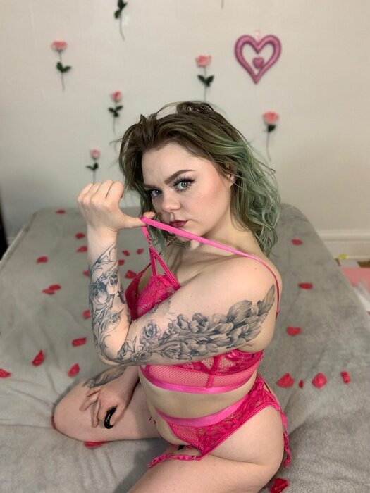 Gothnextdoor (@goth.next.door), OnlyFans creator