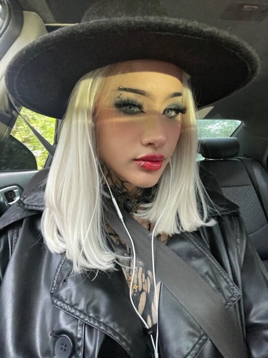 Gothdoll (@goth_doll), OnlyFans creator
