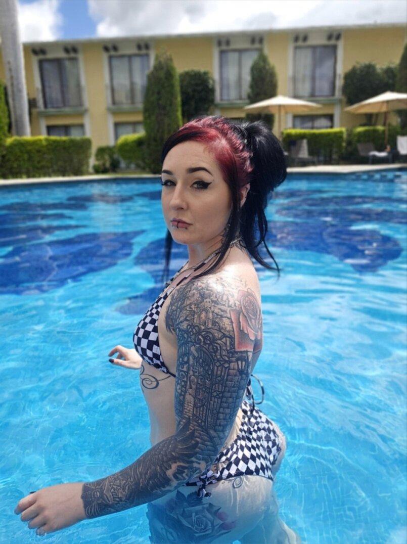 Gothbuttxo (@gothbutt.xo), OnlyFans creator