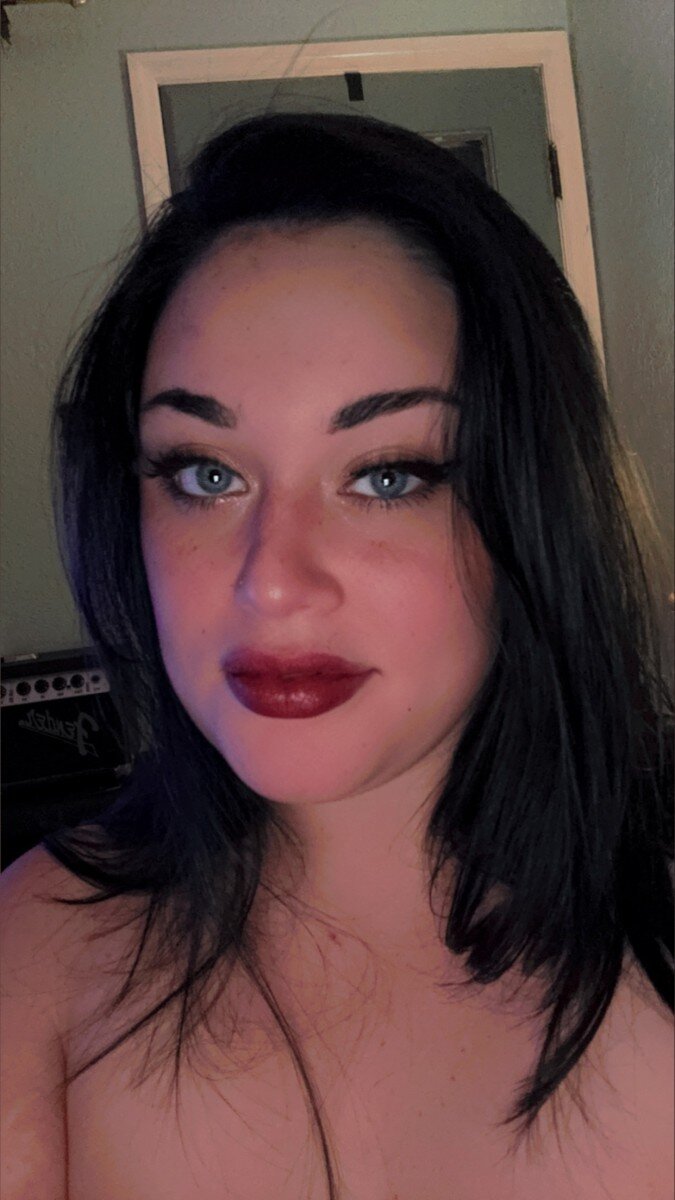 Celeste (@gothgirlfriendx), OnlyFans creator