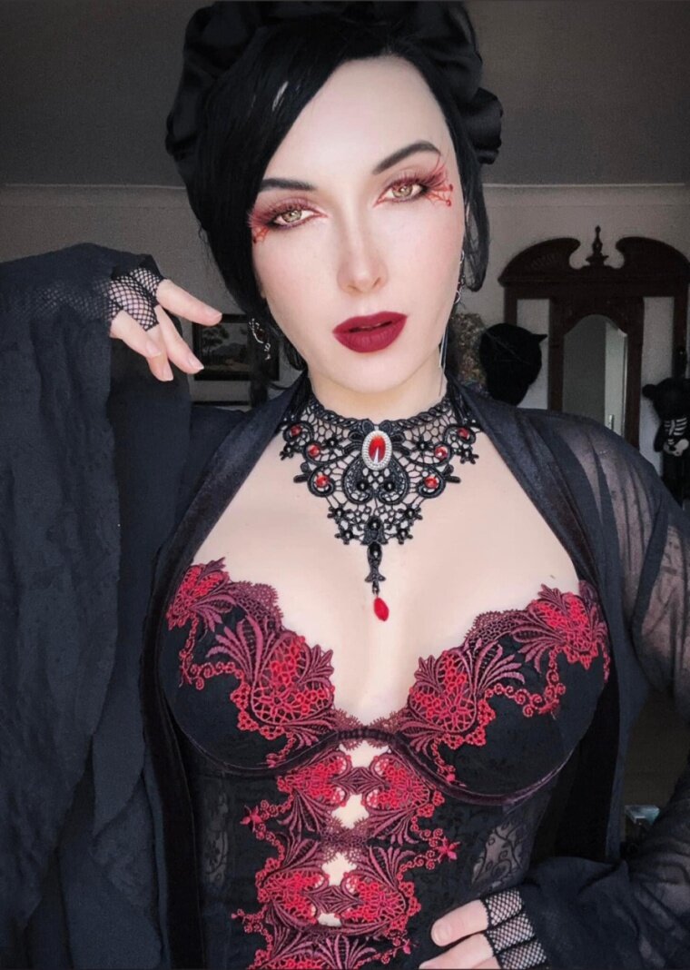 Gothicprincesss (@gothic.princesss), OnlyFans creator