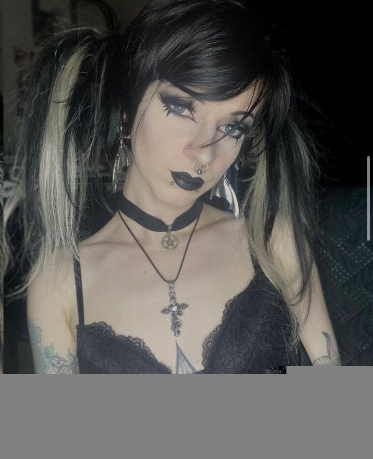 Gothlizard (@gothlizard), OnlyFans creator