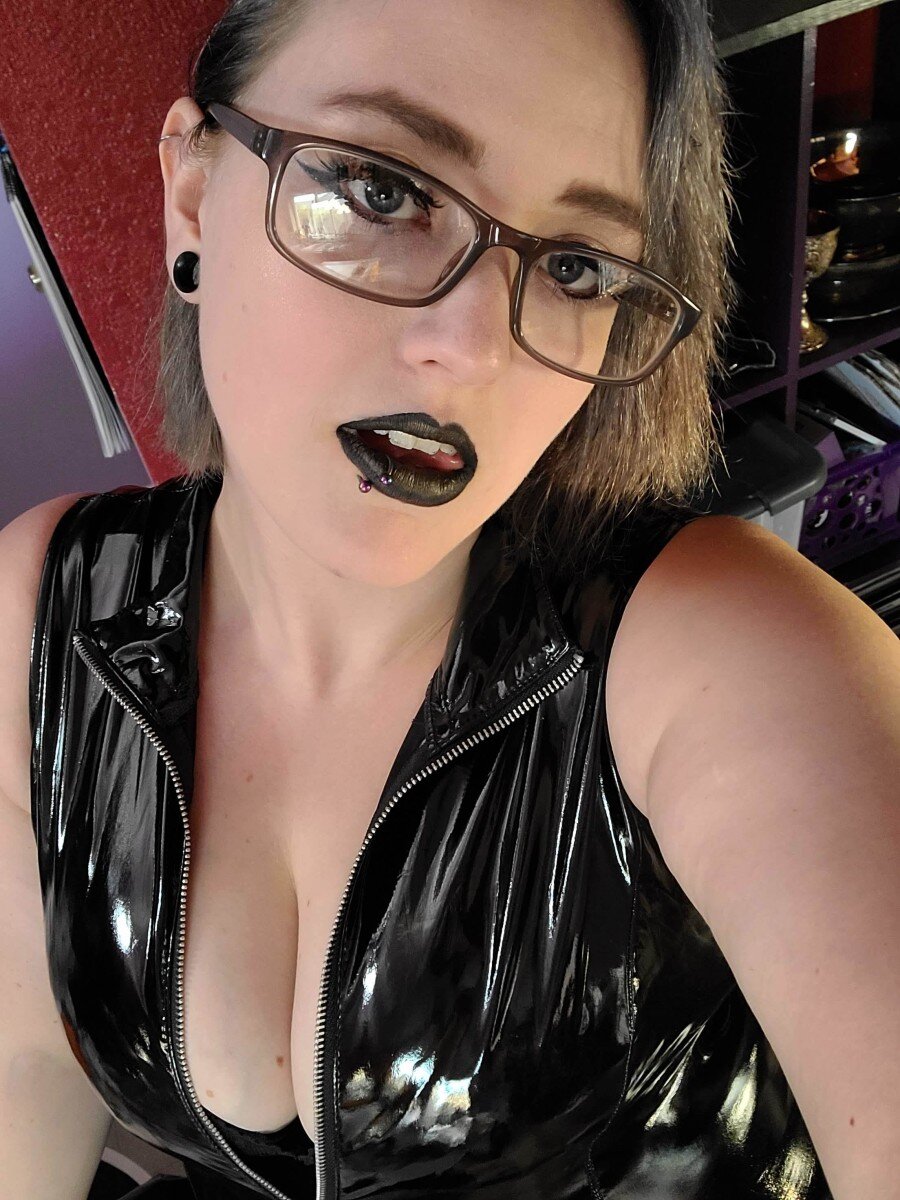 Gothrosie (@gothrosie), OnlyFans creator
