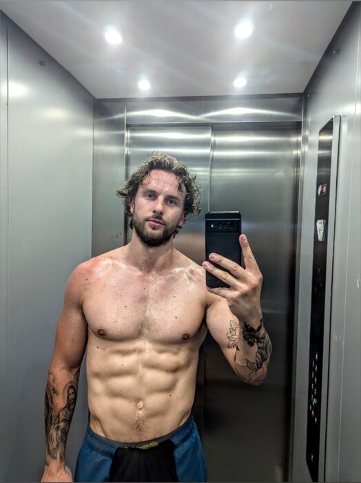 kris (@greekgodwoody), OnlyFans creator