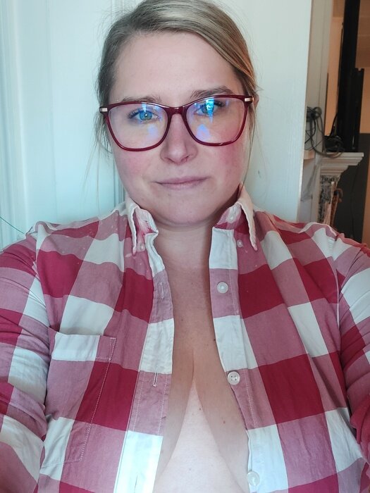 Greeneyedmay (@greeneyedmay), OnlyFans creator
