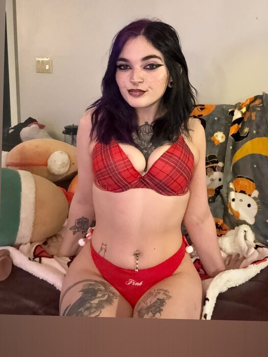 Grippysockgirl456 (@grippysockgirl456), OnlyFans creator
