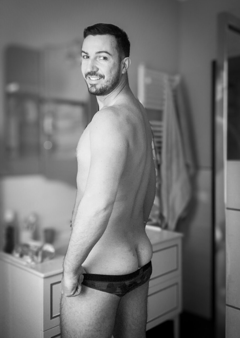 Guillermosins (@guillermosins), OnlyFans creator