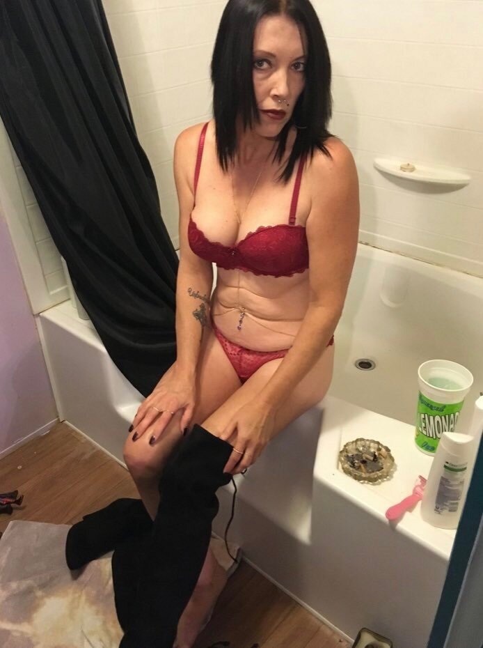 Halcyongold (@halcyongold), OnlyFans creator