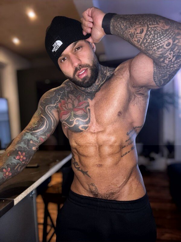 TROY (@handsometroyxxl), OnlyFans creator
