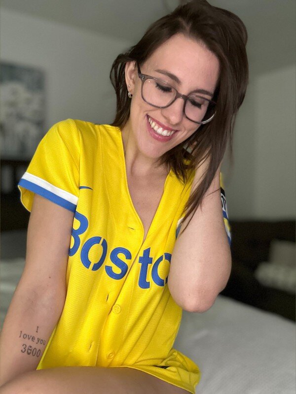 Hanniexbeee (@hanniexbeee), OnlyFans creator