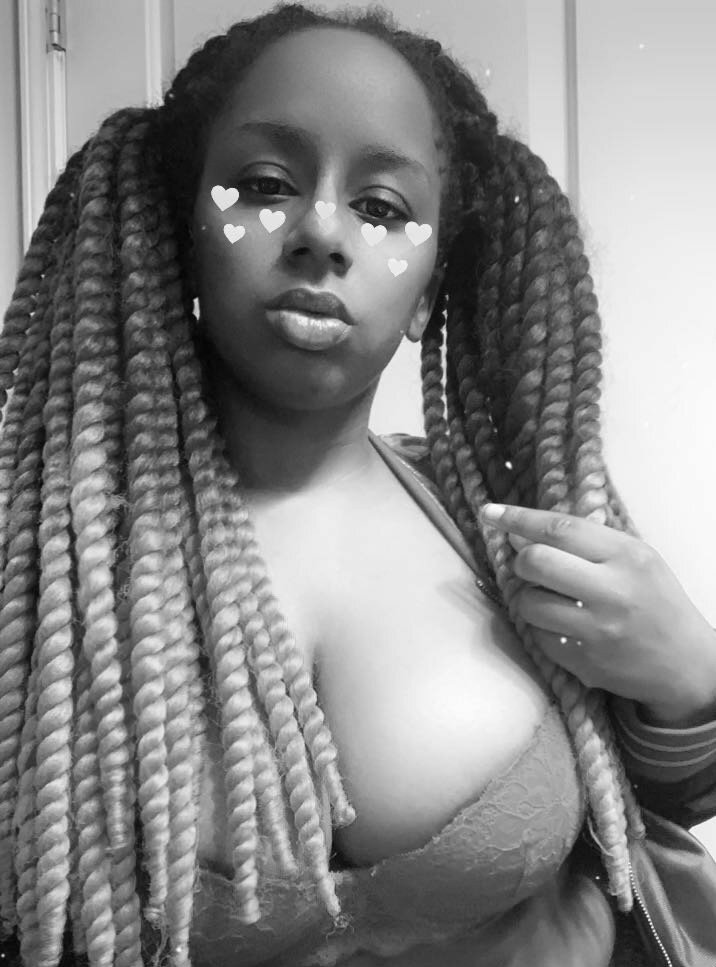 Harmoniiquinn (@harmoniiquinn), OnlyFans creator