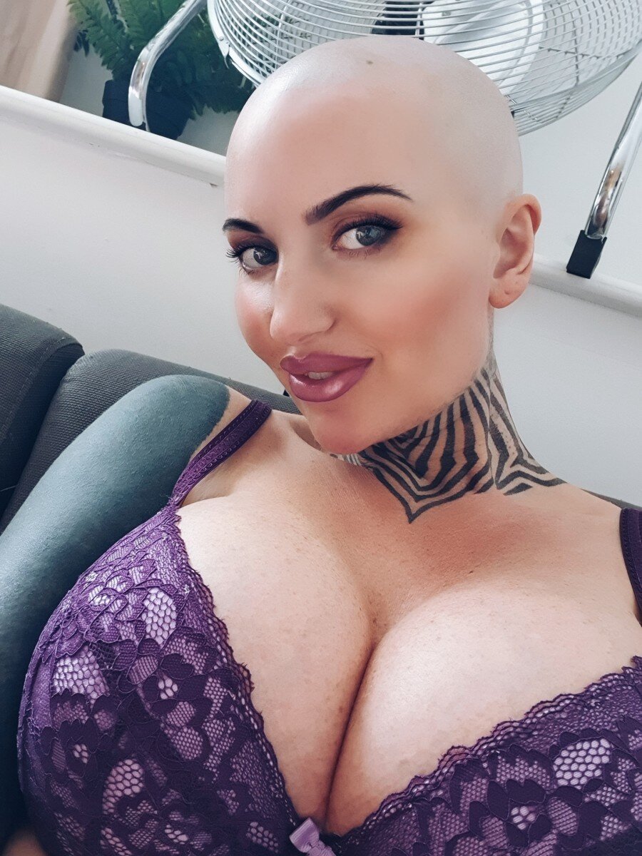 Hayleyhazard1 (@hayleyhazard1), OnlyFans creator