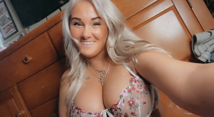 Hazyheathxo (@hazyheath_xo), OnlyFans creator