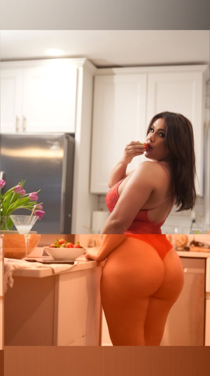 Hellimama (@hellimama), OnlyFans creator