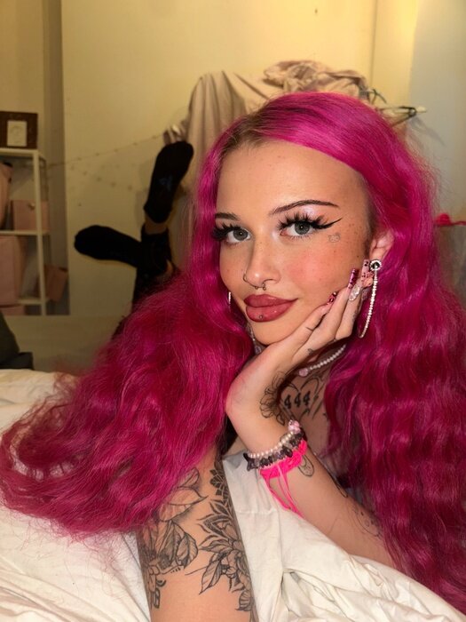 Hellokitty2410 (@hellokitty2410), OnlyFans creator