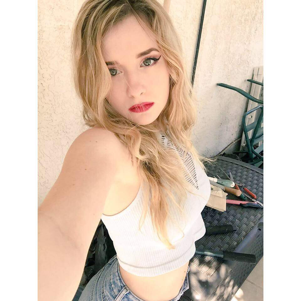 Hellomynameissarah (@hellomynameissarah), OnlyFans creator