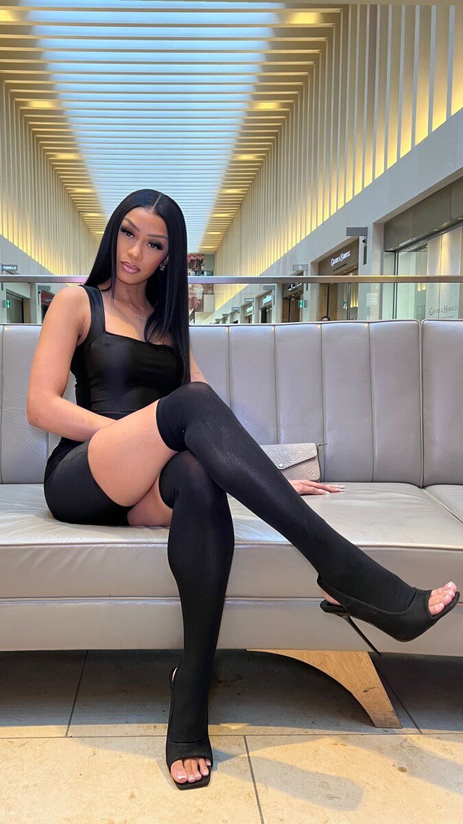 Herfeetonfleek (@herfeetonfleek_), OnlyFans creator
