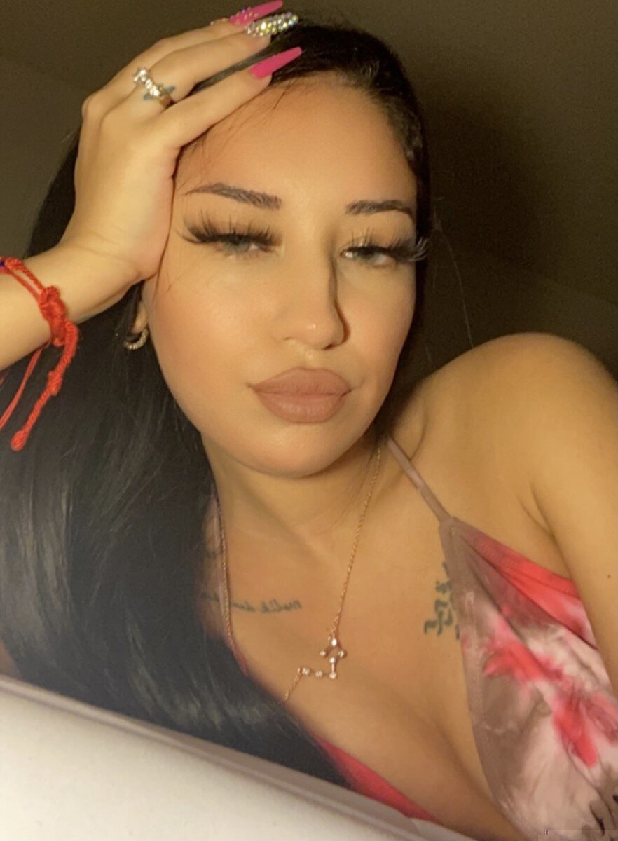 Hermosaalejandra (@hermosaalejandra), OnlyFans creator