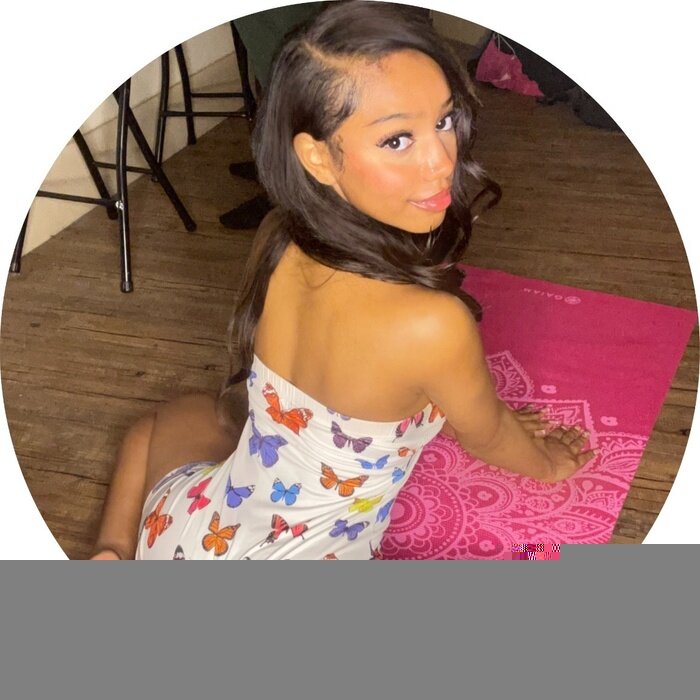 Heylittlelina (@heylittlelina), OnlyFans creator