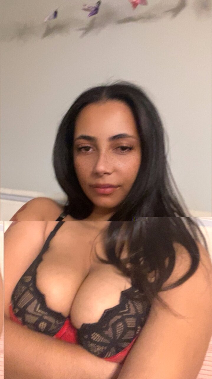 Hiddenleafhoe (@hiddenleafhoe), OnlyFans creator