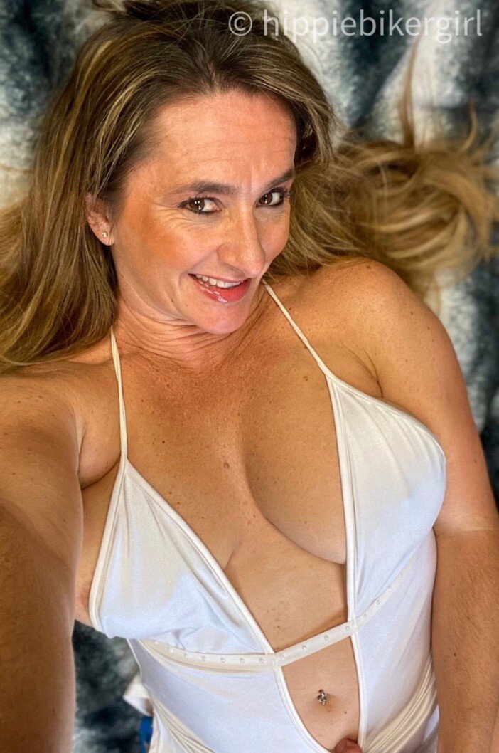 Hippiebikergirlfree (@hippiebikergirlfree), OnlyFans creator