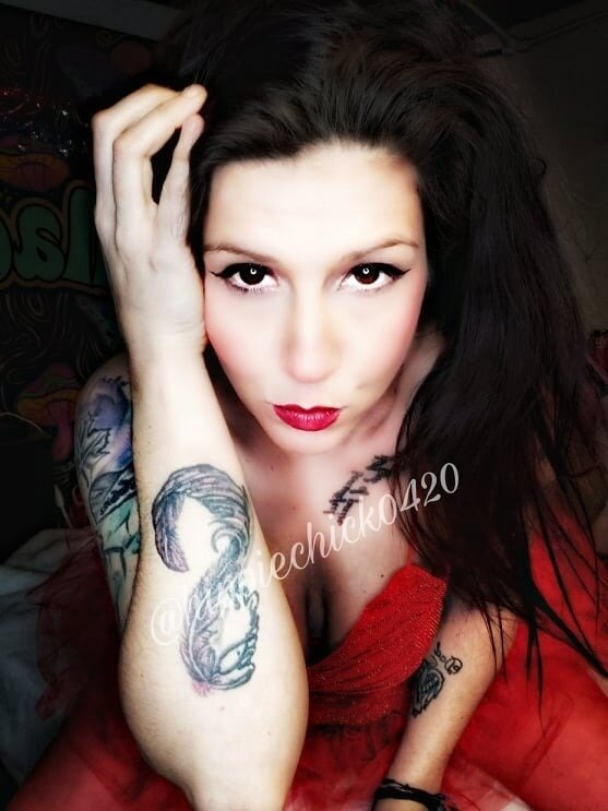 Hippiechick0420 (@hippiechick0420), OnlyFans creator