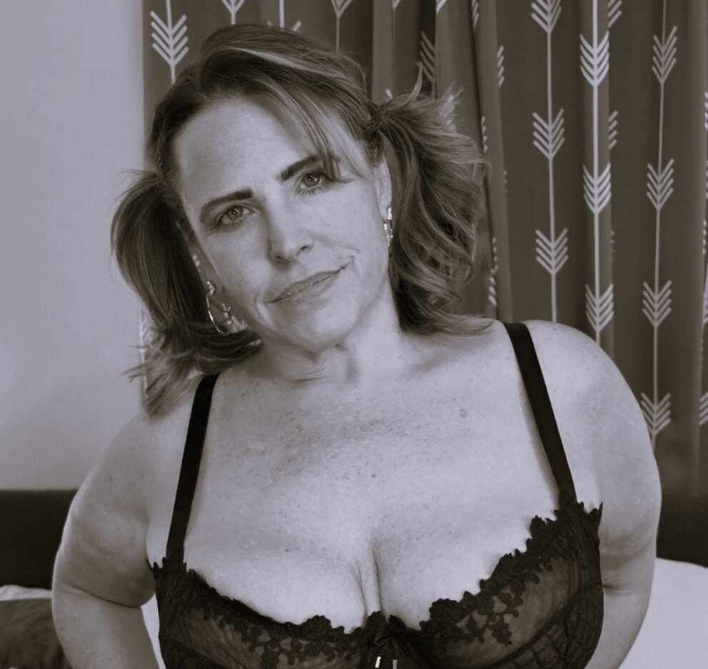 Hipsandcurves75 (@hipsandcurves75), OnlyFans creator