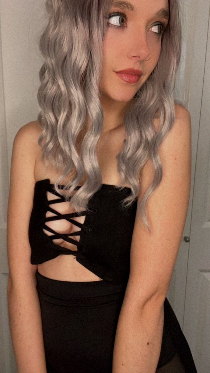 Hockeygirl34 (@hockeygirl34), OnlyFans creator