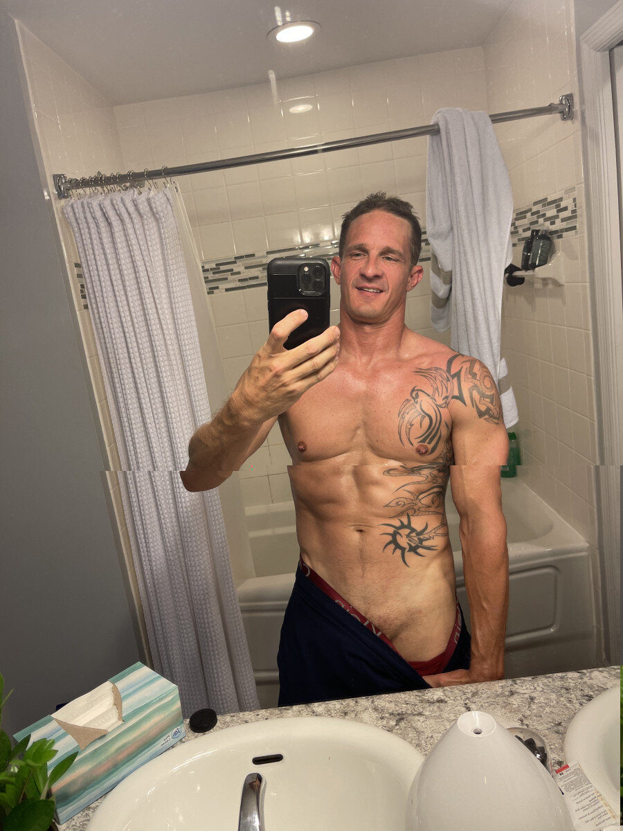 Holdencoxin (@holden_coxin), OnlyFans creator