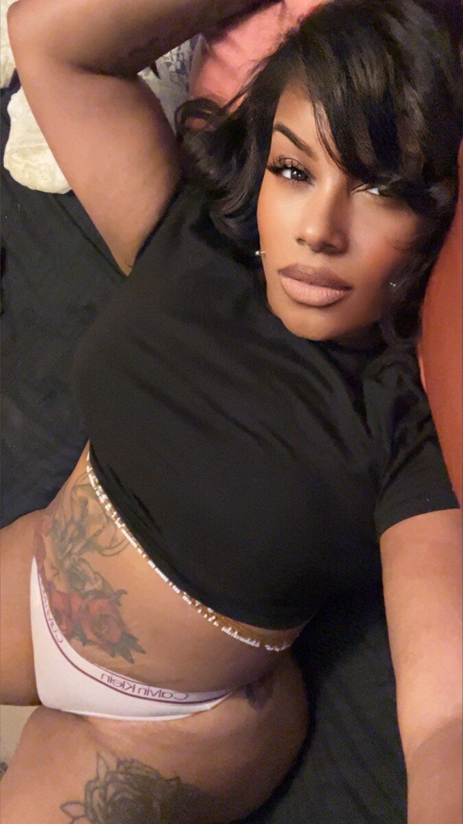 Hollibee123 (@hollibee123), OnlyFans creator