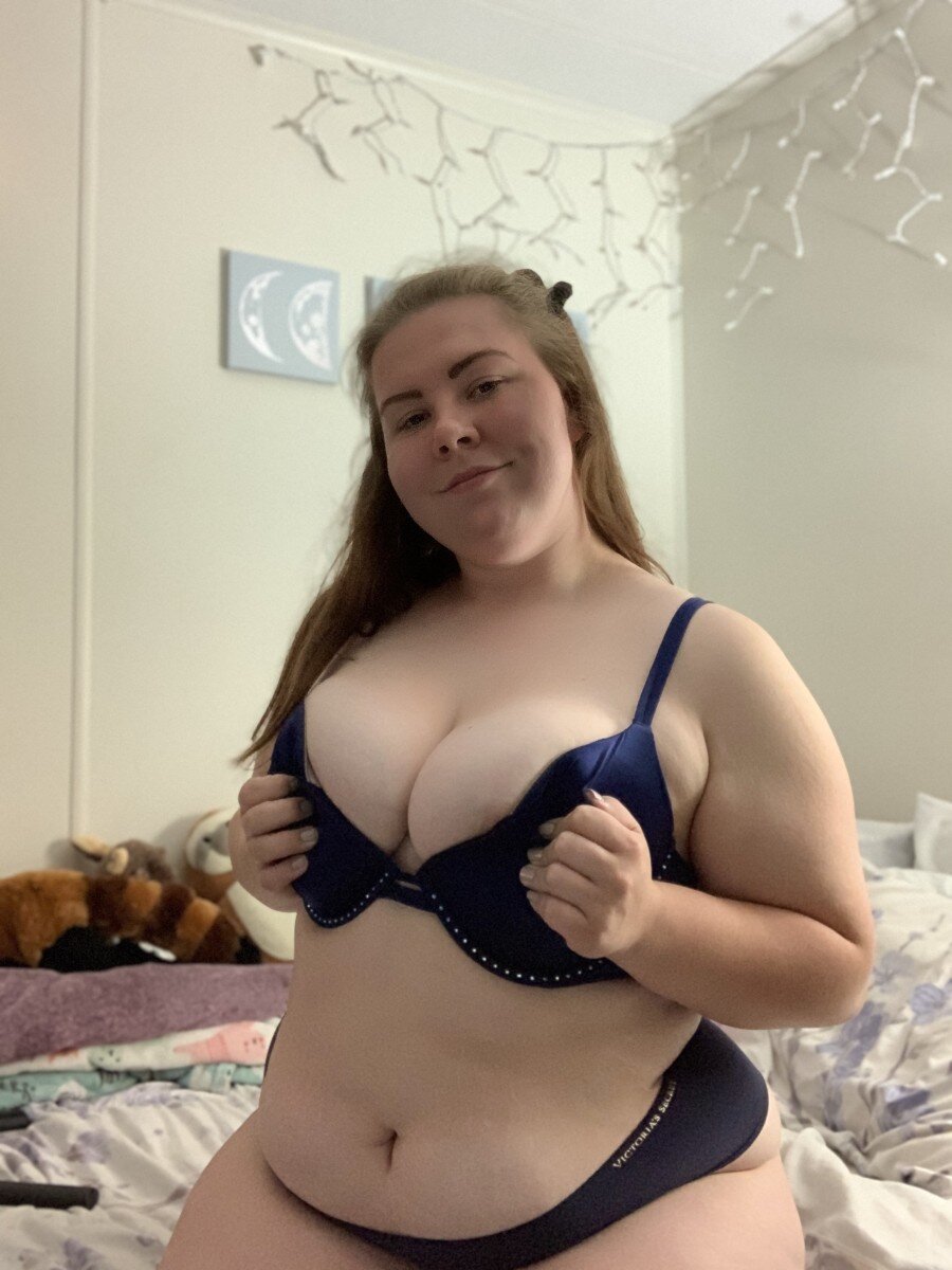 Holly (@holly4youu), OnlyFans creator