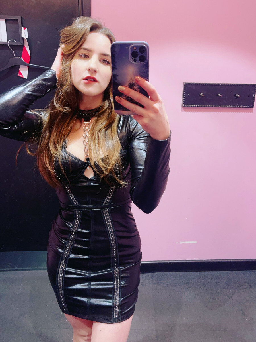 Hollyheartleather (@hollyheartleather), OnlyFans creator